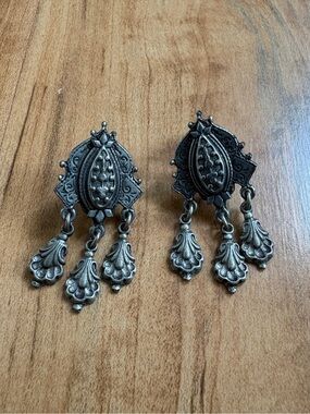 VTG Pewter Screw Back Dangle Earrings